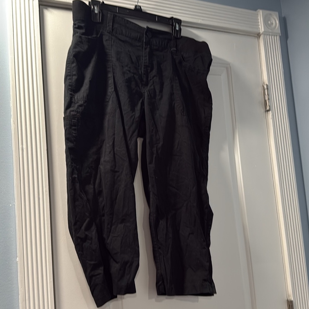 Lee Relaxed Fit Black cropped Pants